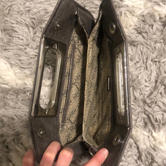 GUESS CLUTCH - Picture 2 of 2